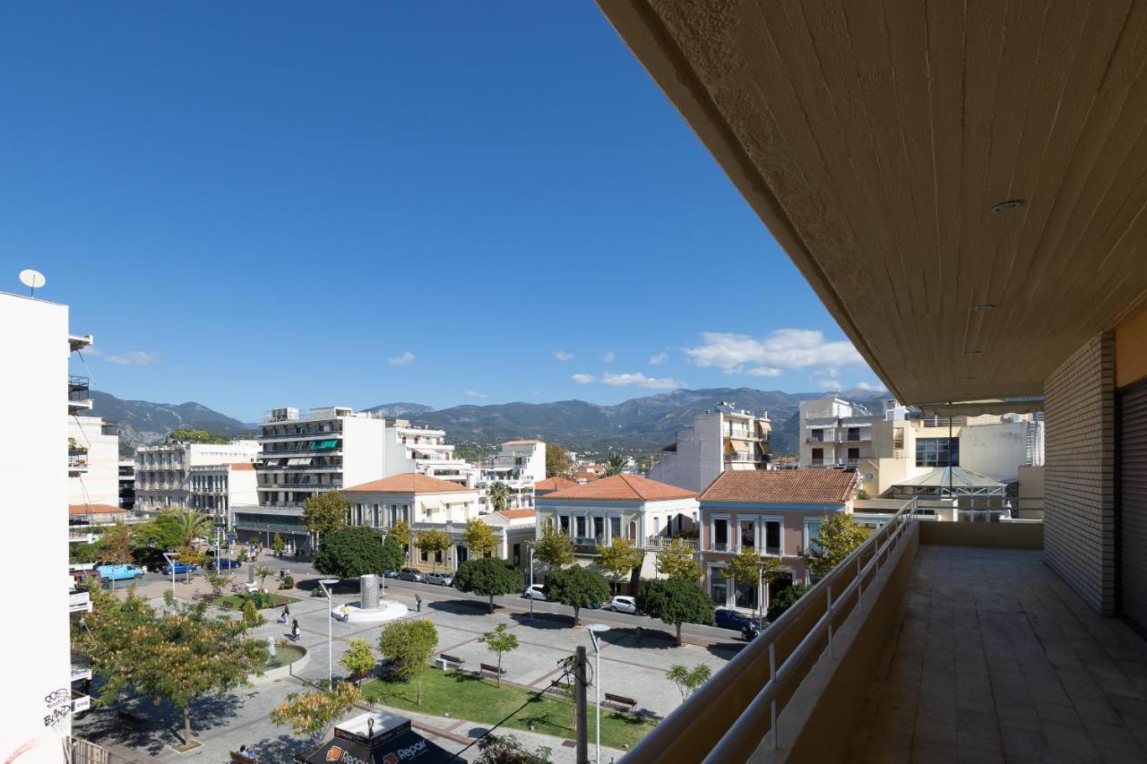 Spacious View Of Central Square Καλαμάτα Εξωτερικό φωτογραφία